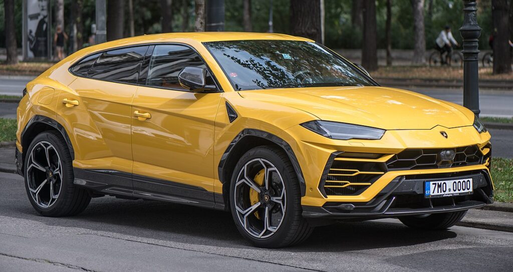 Lamborghini_Urus_19.09.20_JM_(2)_(cropped)